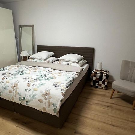Stylish 1-Bedroom Condo Close To Exhibition Square Basileia Exterior foto