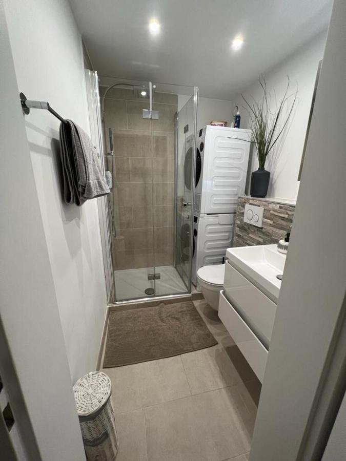 Stylish 1-Bedroom Condo Close To Exhibition Square Basileia Exterior foto